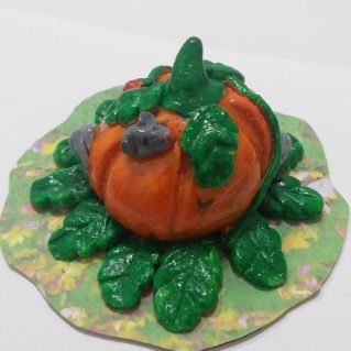 Тыква - домик для мышат