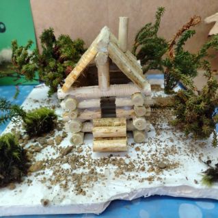 Избушка на лесной опушке