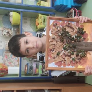 "Чудо - дерево" с использованием  природного материала
