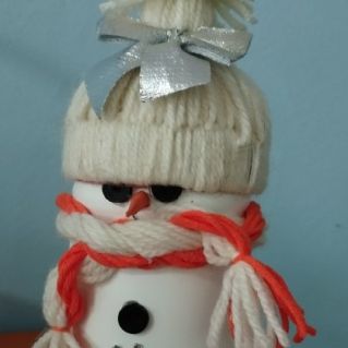 Елочная игрушка из вторсырья "Снеговик"