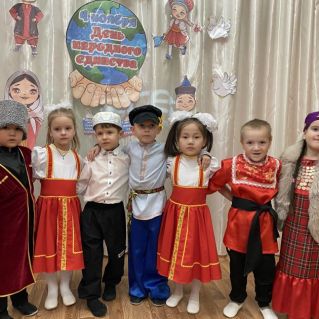 В кругу своих