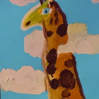 Жираф среди облаков.