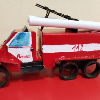 «Пожарный-герой, он с огнём вступает в бой»