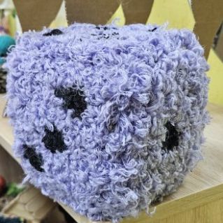 "Кубик" (в технике ковровой вышивки"