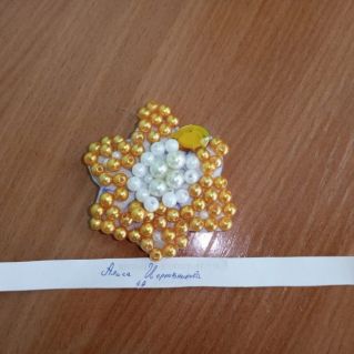 Брошь для мамы "Цветочек"