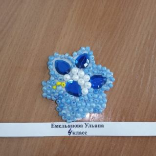 Брошь для мамы "Цветочек"