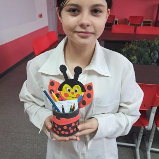 Карандашница из железной банки