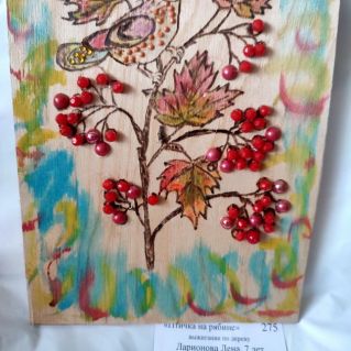 Птичка на рябине