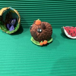 Капибара, арбуз и котик в скорлупе