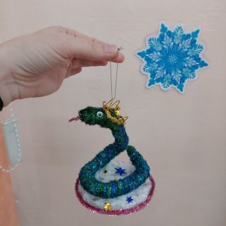 Новогодняя игрушка "Символ года 2025"