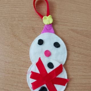 "Снеговичок на елочку"