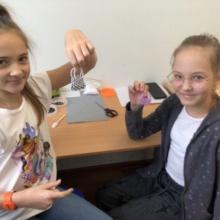 Поделки для кукол из бисера и бусин