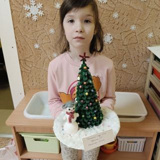 Снеговичок  и ёлка