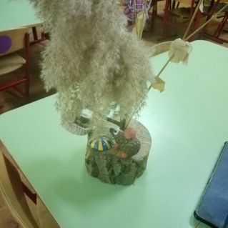 Под  ивой  еж