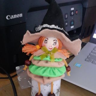 елочная игрушка "ведьмочка"