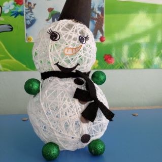Снеговик из ниток