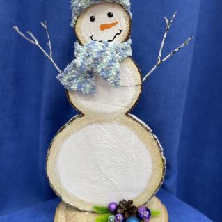 Веселый снеговик