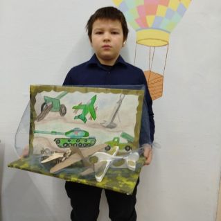 Декоративно прикладная работа Военный полет