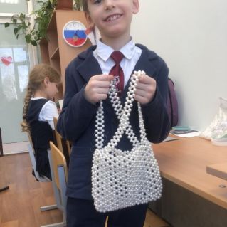 Сумочка из бусин ,подарок для мамы