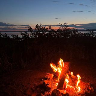 Вечерний отдых нашей семьи у костра