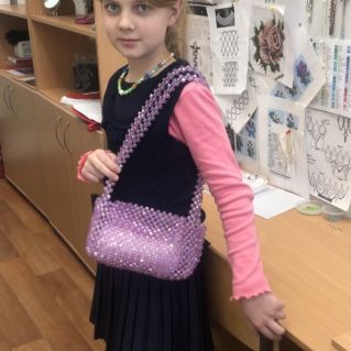 Сиреневая сумочка из бусин