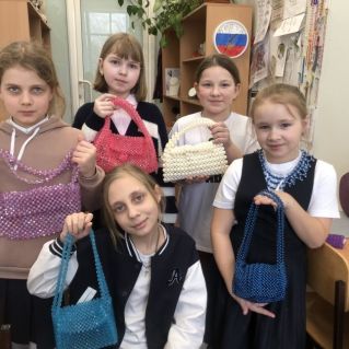 Сумочка из голубых бусин "Небесная лазурь"