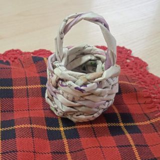 "Сувенирная корзинка из бумажной лозы"