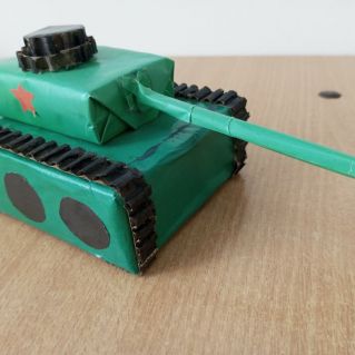 Танк в подарок защитнику Отечества