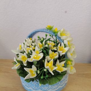 Карзина с подснежниками
