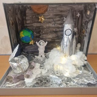 "Человек в открытом космосе"