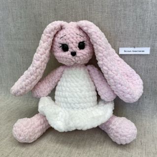 Мягкая игрушка в технике амигуруми «Зайка Зефирка»