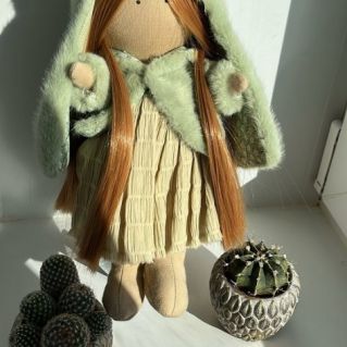 Кукла в шубке