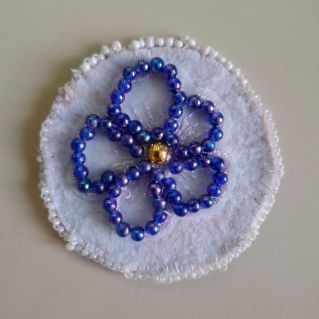 Брошь "Весенний цветок"