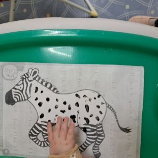 "Пятнистая зебра" в технике рисования пальчиками