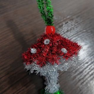 "Гриб мухомор" ( поделка из синельной проволоки)