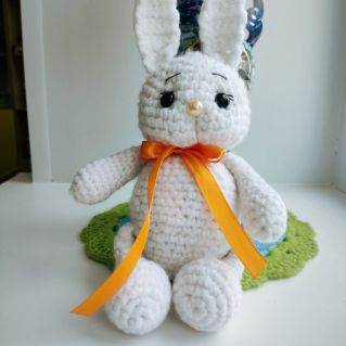 "Зайчик" (вязание крючком)
