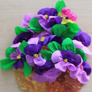 Корзина с фиалками