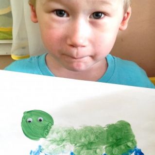 Гусеничка (нетрадиционное рисование ладошками)