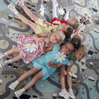 Ромашки -символ семьи"