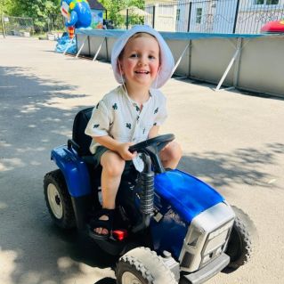 Синий трактор едет к нам