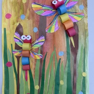 Стрекозы над водной гладью