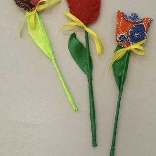 Тюльпаны из текстильных материалов