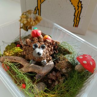 Ёжик в осеннем лесу