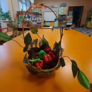 "Что у осени в лукошке?"