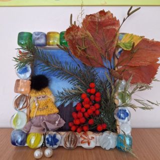 Девочка в осеннем лесу