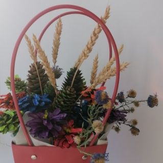 "Осенний букет из шишек"