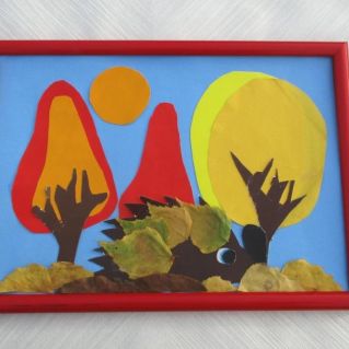 Осенний ёж гуляет в лесу