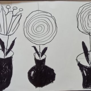 Цветы в вазах.