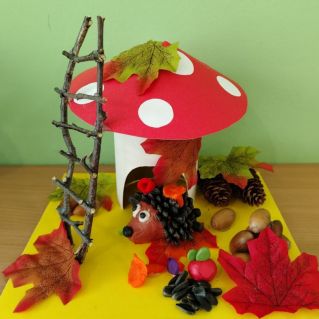 Осенние хлопоты ежа