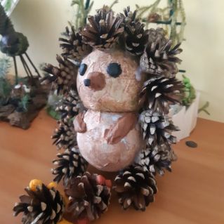 Ёжик из шишек